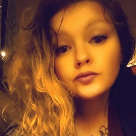 Meet your Posher, Nicole - Picture 3 of 3